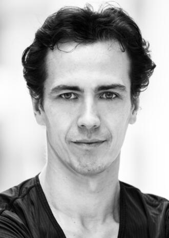 トリミングAlexandreRiabko(c)KiranWest-1.jpg
