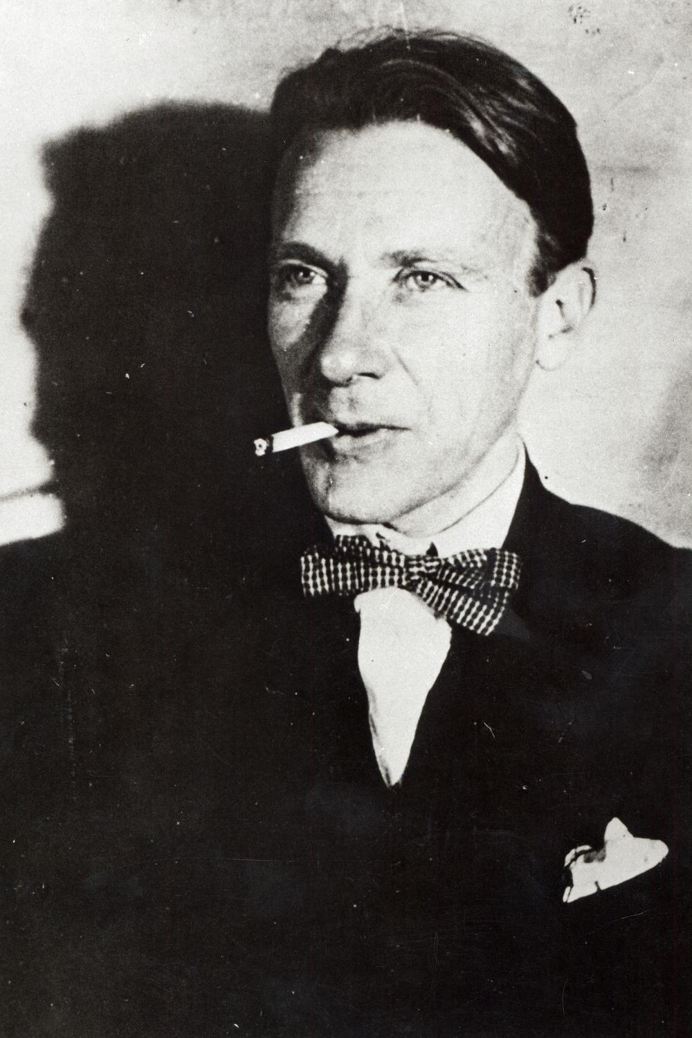 Mikhail_Bulgakov,_1923.jpg